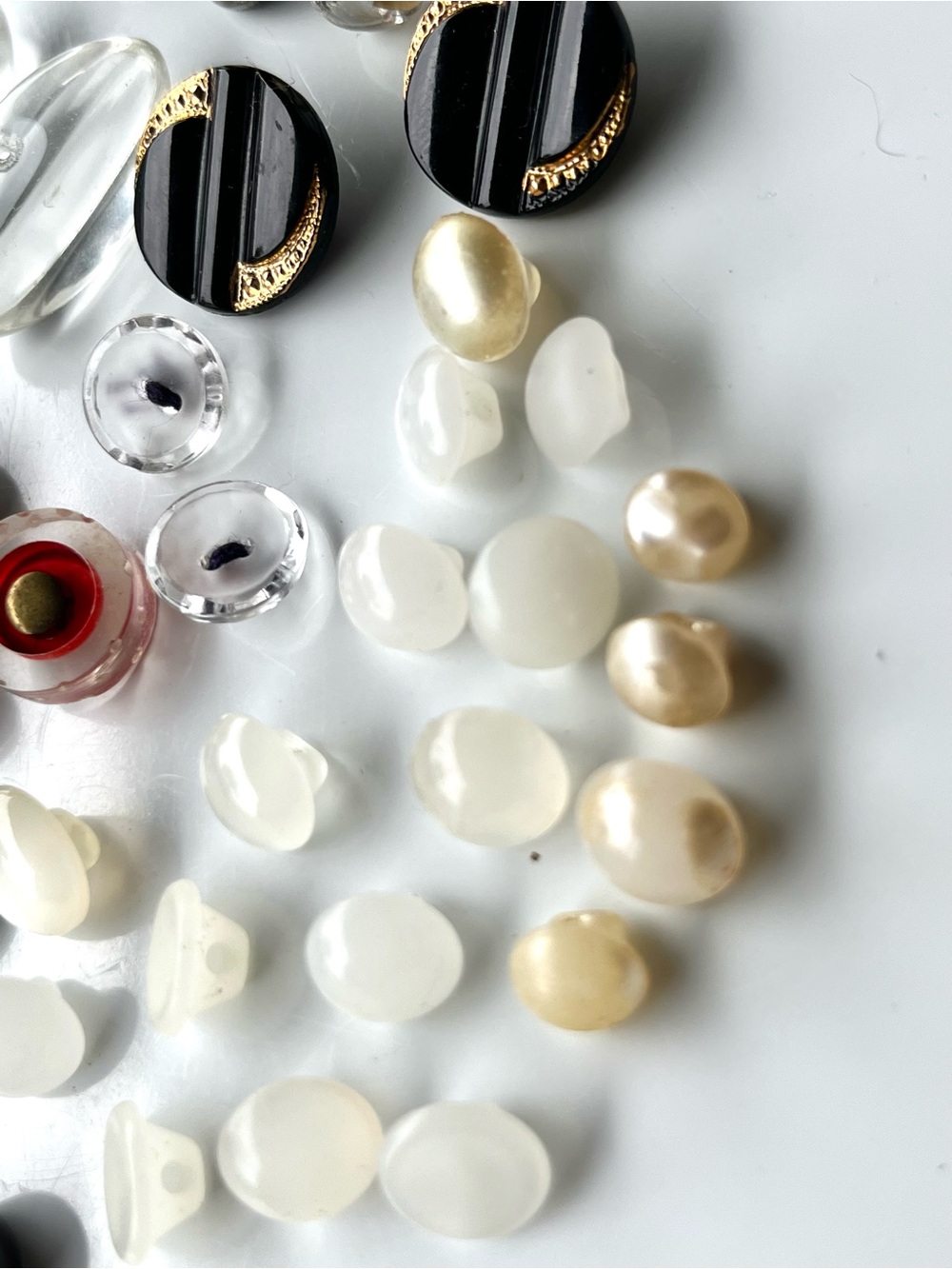 Vintage Assortment Glass Buttons - Picture 3 of 4